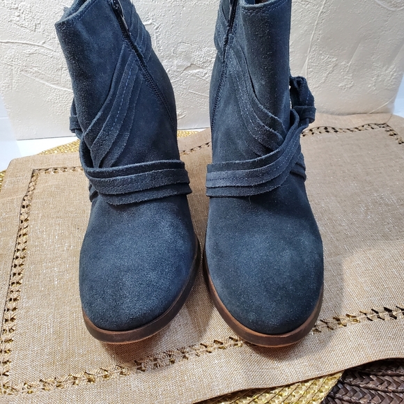 Diba Distressed Navy Blue Suede Leather Wedge Booties sz 8.5 - Picture 4 of 10